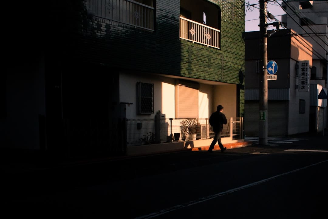 高分惊悚电影《伊甸》今天上映 我国独家海报及预告直击人道深渊